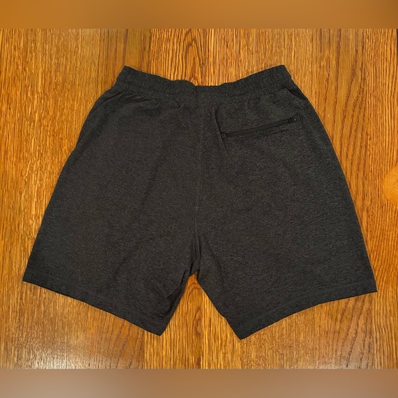 Vuori Women’s Halo Performance Shorts Dark Grey - Size Medium - Picture 2 of 4